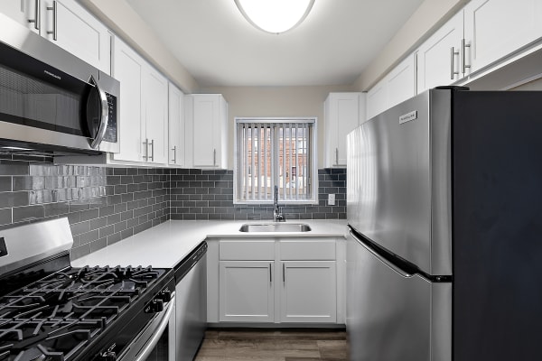 Oak Park Manor Apartments & Townhomes - Oak Park, MI property